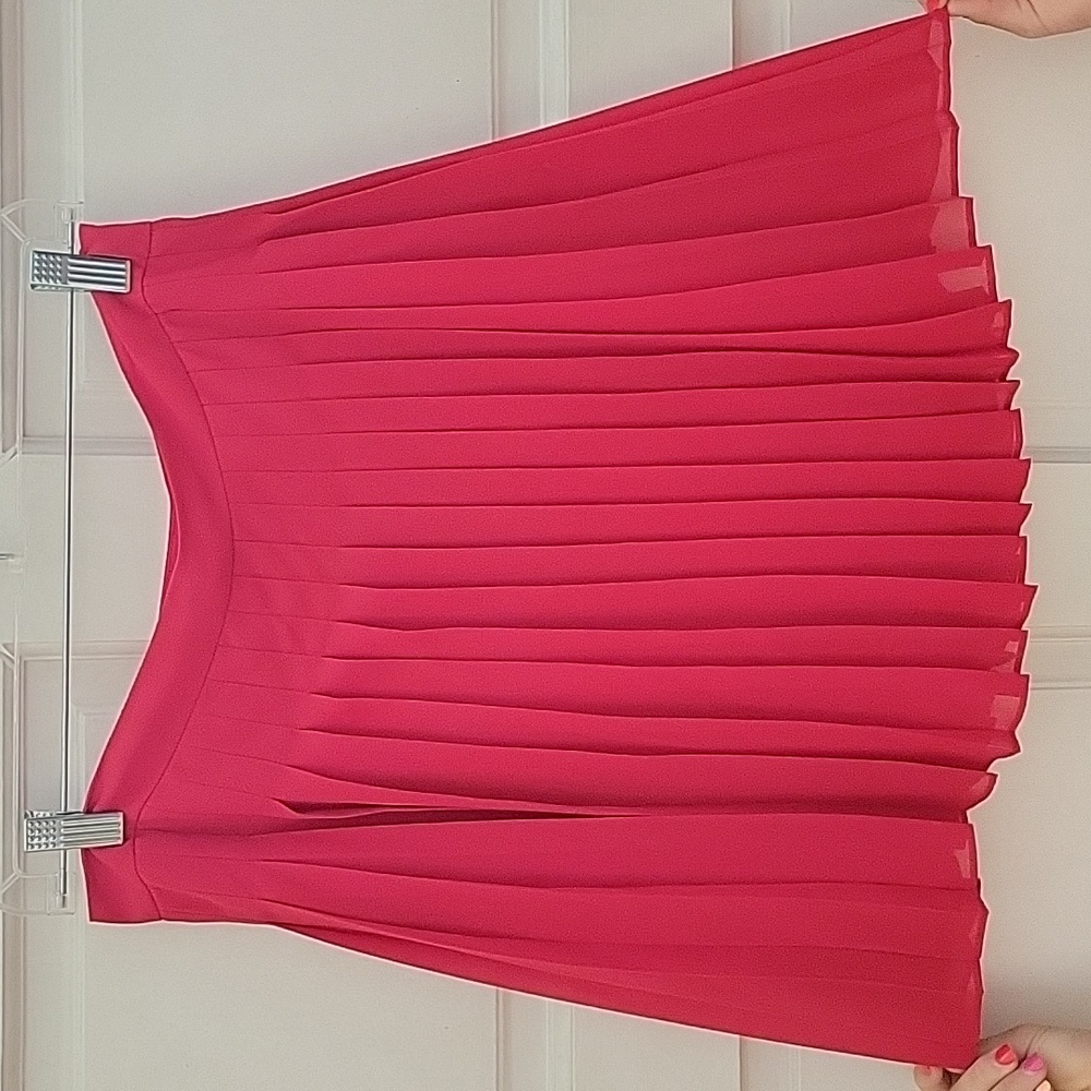 Loft skirt, size 4 , red pleated. Excellent condition
